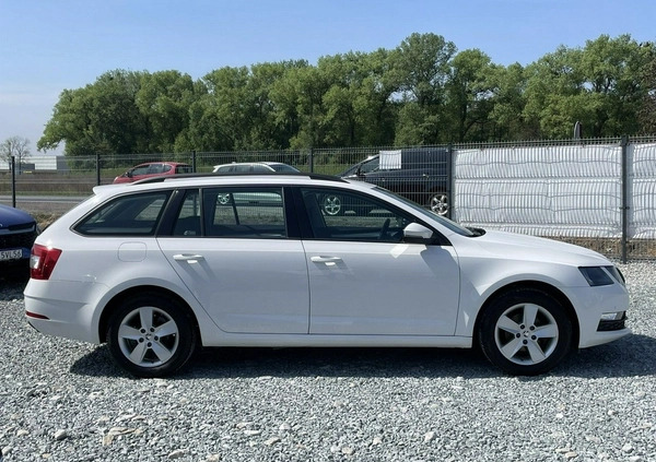 Skoda Octavia cena 46900 przebieg: 152000, rok produkcji 2017 z Wojkowice małe 172